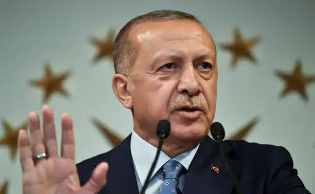 أردوغان الرئيس التركي يدعو إلى مقاطعة البضائع الفرنسية