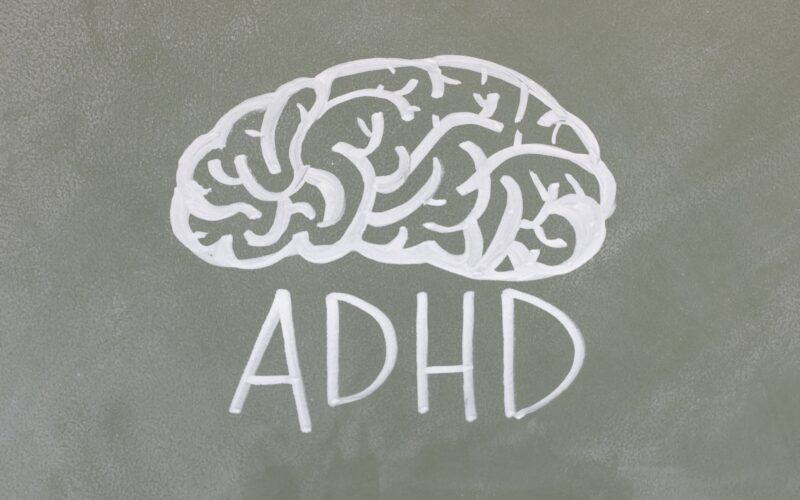 ADHD أو اضطراب نقص الانتباه مع فرط النشاط لدى الأطفال تعرف عليه  