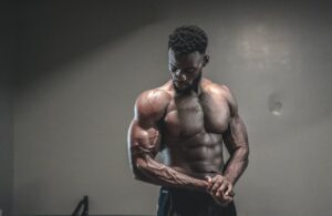 10 نصائح كمال أجسام لبناء عضل صافي والحفاظ عليها