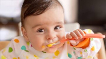 ١٠ أطعمة مفيدة لطفلك في مرحلة الفطام، تعرفي عليها