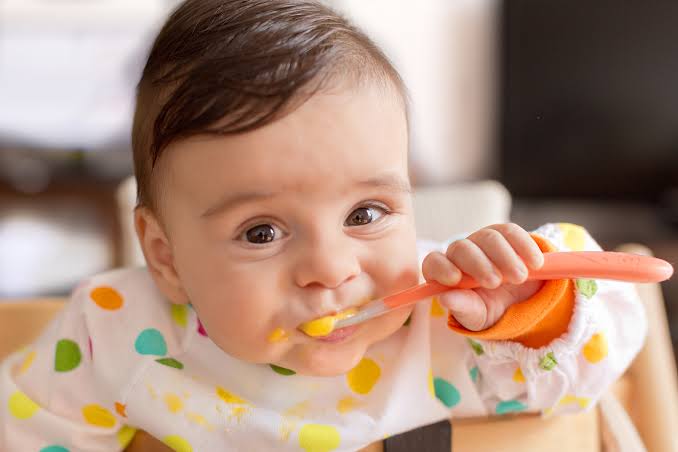 ١٠ أطعمة مفيدة لطفلك في مرحلة الفطام، تعرفي عليها