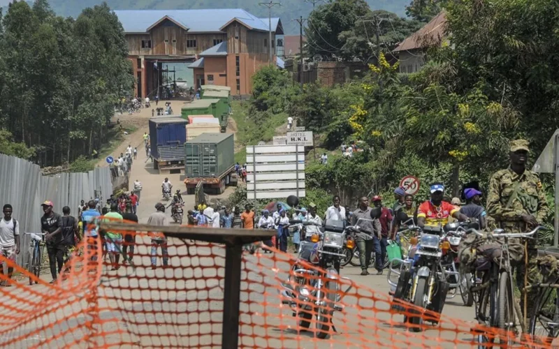 عشرات الأطفال من بين 41 تم حرقهم وإطلاق النار عليهم حتى الموت في مذبحة مدرسية مروعة