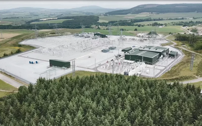 في إطار اتفاقية متعددة المشاريع”هيتاشي إنرجي” اختيرت لدمج مصادر طاقة متجددة على نطاق واسع في اسكتلندا