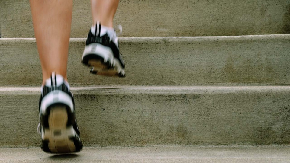 رياضة صعود الدرج أهم 5 فوائد صحية تعرف عليها