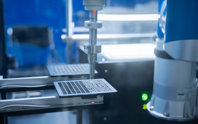 روبوتات مجهرية تحاكي حركة الكائنات الحية بدون برمجيات أو عقل إلكتروني