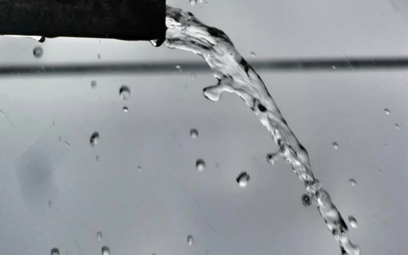 الدليل الشامل: ما هي أهمية الكشف الدوري عن تسربات المياه وكيف يحمي استثمارك العقاري؟