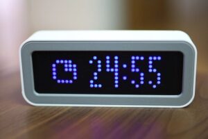 انطلاق نحو الإبداع: ساعة ESP32 لمبتدئي الإلكترونيات