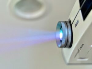 هايسنس تطلق جهاز العرض الليزري XR10 بتقنية تبريد سائل متقدمة