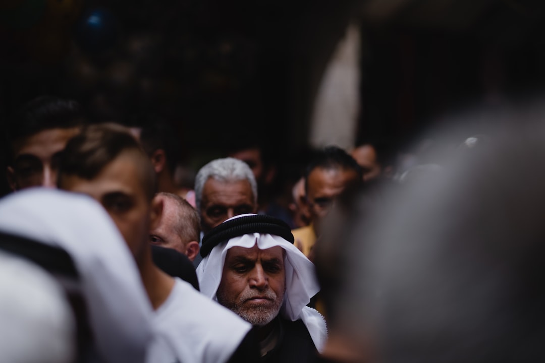 لماذا يرفض الجمهور العربي النقد السينمائي التقليدي ويتجه للمؤثرين؟