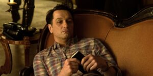 مسلسل 'Widow's Bay': أحدث أعمال أبل تي في الهجينة بين الرعب والكوميديا